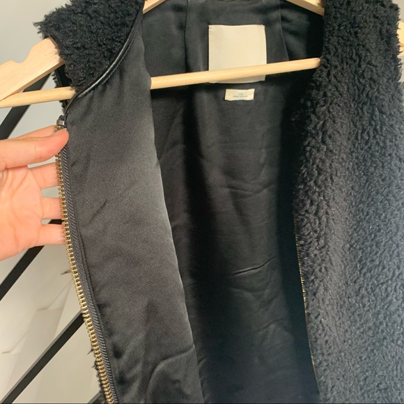 SOLD: Wilfred by Aritzia Chatou Sherpa Vest - Picture 4 of 6
